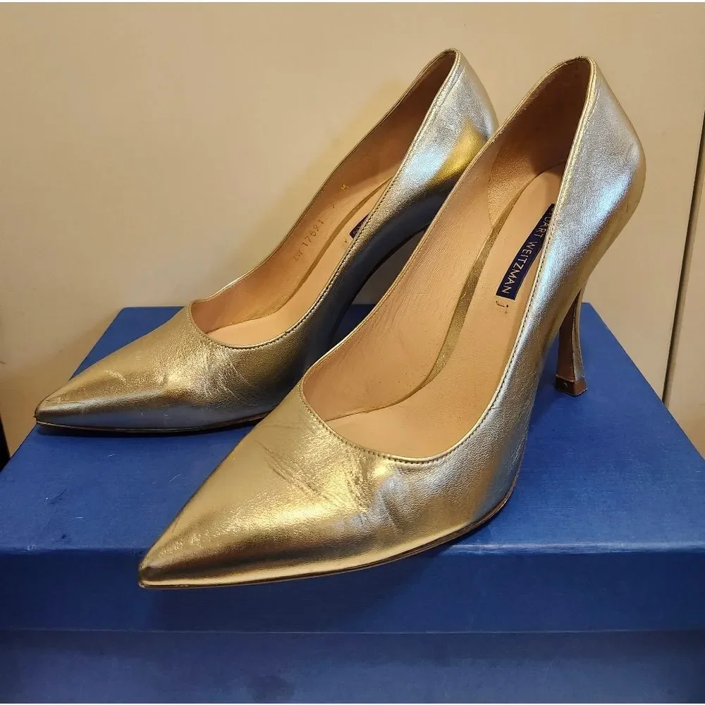 Stuart Weitzman Gold Metallic Leather Classic Stiletto Pumps Size 9 Ret.$425